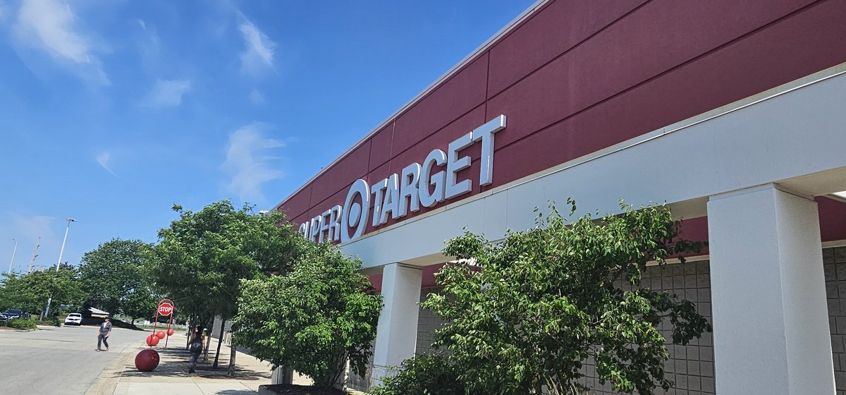 AmusingLuis's tweet photo. Rare Super Target Spotted https://t.co/pC2bpnU6RH