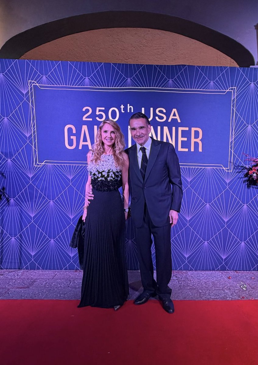 LAMelgar's tweet photo. Agradezco la invitación de la Sociedad Americana de México (@amsocmx ) para conmemorar el 250 aniversario de la independencia de Estados Unidos.

Con la mejor compañía, compartimos una celebración que también nos recuerda la importancia del diálogo, la cooperación y la construcción de puentes entre nuestras naciones. La libertad y el trabajo conjunto siguen siendo motores fundamentales para enfrentar los retos de nuestro tiempo.

#LaNuevaEra #TenemosConQué