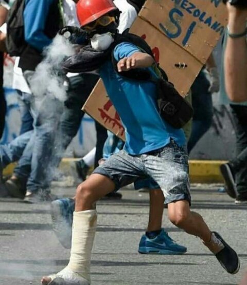 VR_VzlaLibre_3's tweet photo. NEOMAR LANDER
ASESINADO el 7 de junio del 2017.

Neon fué un GUERRERO de la RESISTENCIA. Él luchó por la LIBERTAD de Venezuela.

Hoy se cumplen 9 años de su asesinato. DEMANDAMOS JUSTICIA. https://t.co/udoYLo93ts