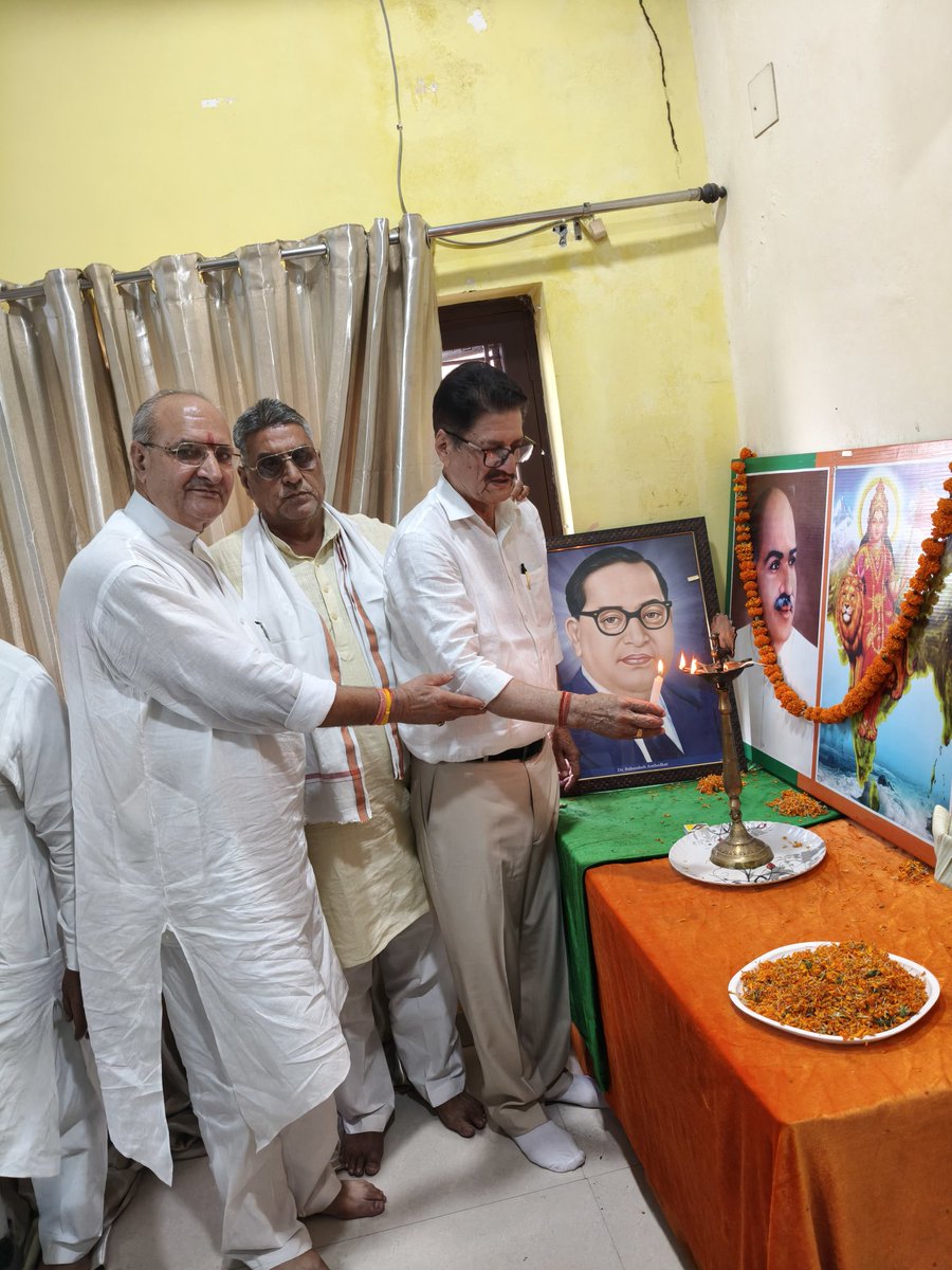 MajraRaj's tweet photo. आज भारतीय जनता पार्टी जनपद सहारनपुर के मुख्यालय पर प्रदेश संयोजक श्री कृष्ण लाल अरोड़ा जी के संयोजन में आयोजित वरिष्ठ नागरिक प्रकोष्ठ की बैठक में शामिल होकर बैठक को संबोधित किया https://t.co/hWBc6KMkkY