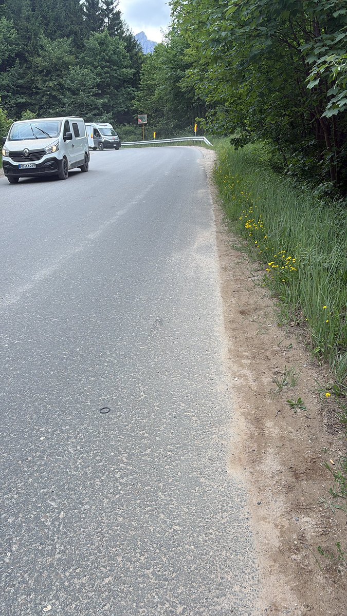 maximirian01's tweet photo. 下の駐車場から歩いてる
#erzbergrodeo2026 
#歩くベルグロデオ2026 https://t.co/ZdYRp3lrHT