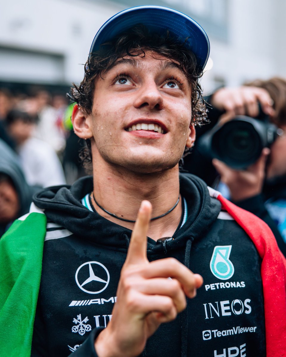 CaluVilla's tweet photo. Carrerón del Tanito que se quedó con su 5ta victoria consecutiva!!!👏🏻👏🏻👏🏻
#VamosMercedes
#KimiAntonelli
#MonacoGP
#F1 https://t.co/3zNPka9asZ