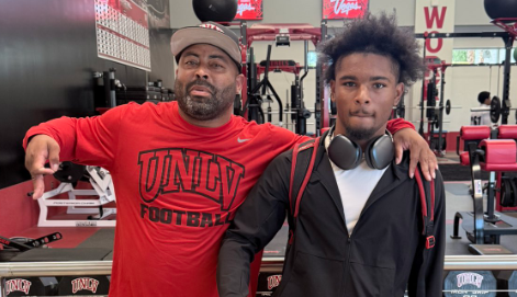 sixstarfootball's tweet photo. EVENT COVERAGE | Several Talented RB Prospects Make Noise at UNLV Camp

📈Strong showings helped elevate recruiting stock in front of UNLV staff

📖Full recap+scouting reports live now!

STORY▶️https://t.co/DW2KriwQ5w

@2coldbreezy @Mekhiofficial_ @ElijahAray @James_Curoso @king_zay_25 @Aj_Edwards_Jr @2JaydenGonzalez @DivineJohnson_6 @nikko_juarez32 @MaximusMeicher @t3witdashifts_ @Leewhite04 @MaineWilsonJr