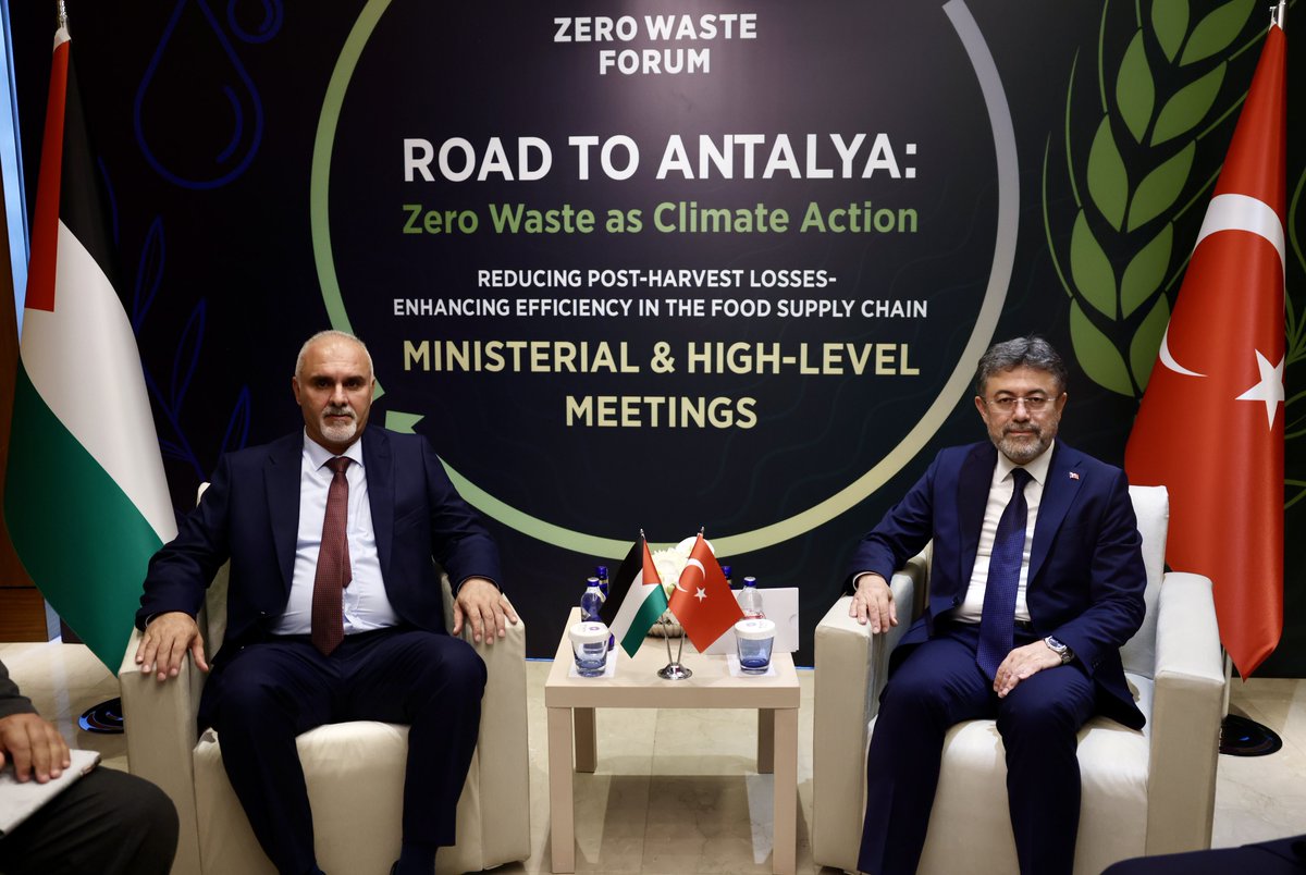 ibrahimyumakli's tweet photo. ♻️ Sıfır Atık Forumu vesilesiyle, Filistin Tarım Bakanı Sayın Prof. Dr. Rezq Abdelrahman Salem Salimia ile bir araya geldik.

🌱 İsrafsız bir dünya ideali ancak herkesin adil, güvenli ve yeterli gıdaya erişebilmesiyle anlam bulur. Bu kıymetli görüşmede, Filistinli kardeşlerimizin gıdaya kesintisiz erişimi ve tarımsal altyapılarının desteklenmesi adına atılabilecek adımları değerlendirdik.

🤝 Kardeş Filistin halkının onurlu mücadelesinde, toprağın bereketini onlara yeniden sunmak için her şartta yanlarında olmaya devam edeceğiz.

📍 İstanbul

#ZeroWasteForum