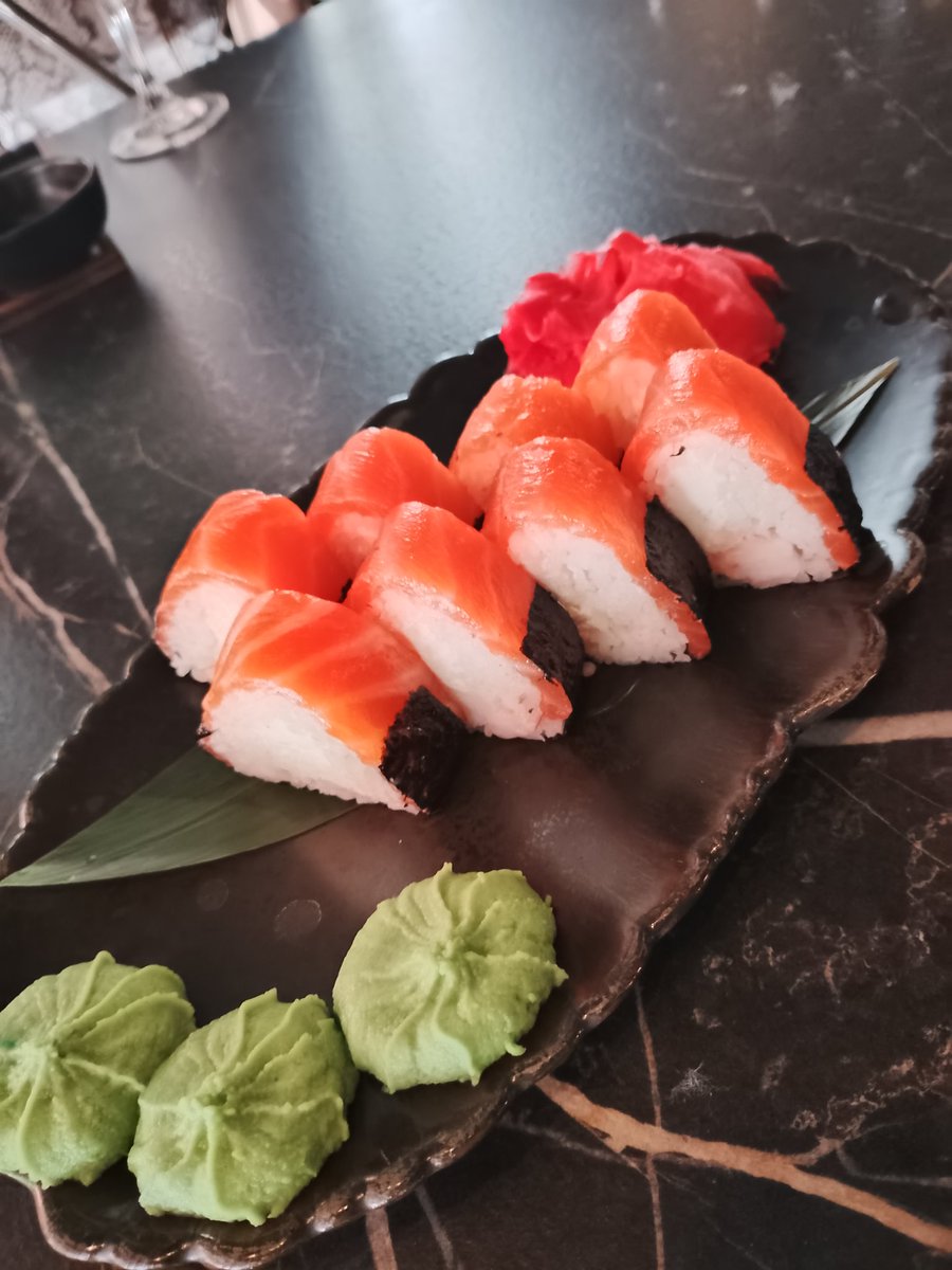snake___bite's tweet photo. затусили вчора 🍸🍣 https://t.co/UgqHJwldR9