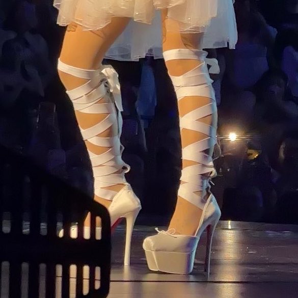 arianasguts's tweet photo. gente q salto maravilhoso https://t.co/R62JI7xzSY
