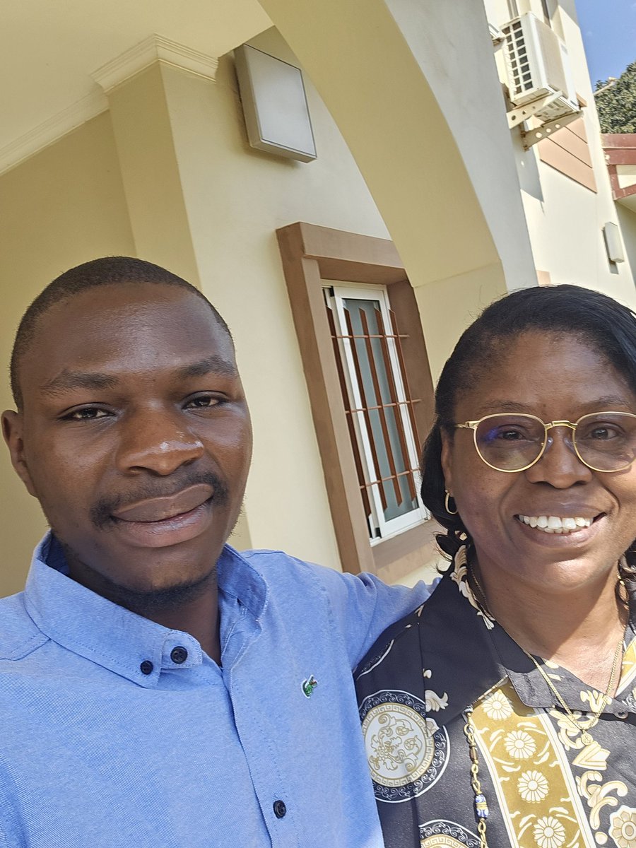 jacobshukuru's tweet photo. DU VIRTUEL AU RÉEL 🥰

Parfois, le destin a l’élégance de donner un visage à ce que la vie nous avait d’abord fait connaître de loin. Aujourd’hui, j’ai rencontré pour la toute première fois Maman Professeure @NELLYTSHELAMUT ❤️

Une belle âme que le Congo a offerte au monde, dont le parcours, le courage et l’engagement rappellent que chaque vie peut devenir une lumière pour les autres ⚘️