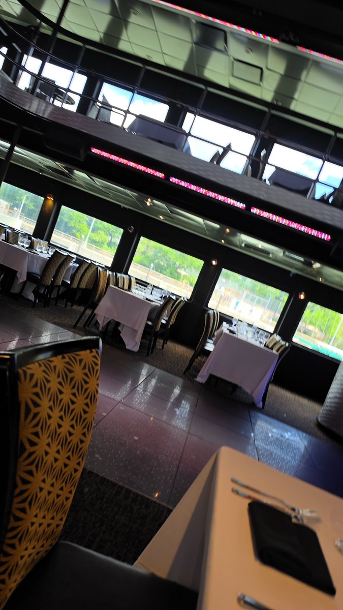 flex_mcbig's tweet photo. Fancy brunch cruise 😌 https://t.co/I2xZTtkNSk