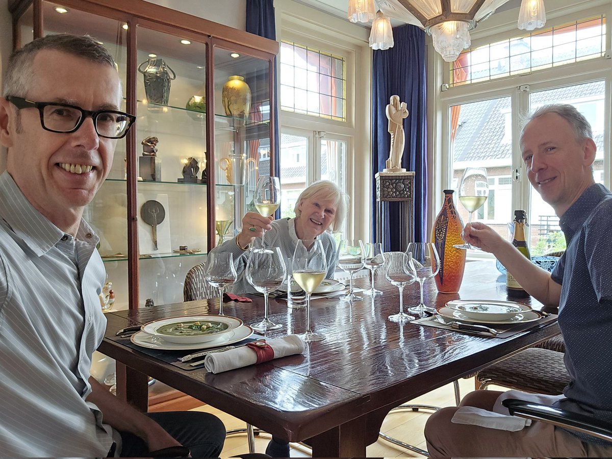 MEFDeBock's tweet photo. Heerlijke en zeer gezellige lunch met Hanneke bij ons 6-6-2026. Fijn dat we haar &amp; haar wijlen man Bram tijdens de @Djoserreizen groepsreis in Griekenland in 2019 hebben ontmoet &amp; vrienden zijn geworden https://t.co/q82S4RsuYB.

De wijnselectie bestaat dit keer uit alleen ... 1/3 https://t.co/wuEaj7rDuX