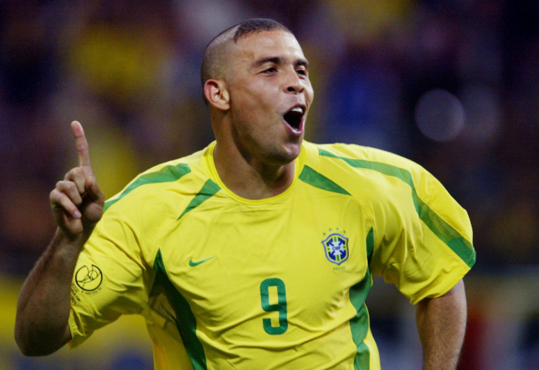 AlmanaqueDaCopa's tweet photo. Já estamos em semana de Copa do Mundo!

Aproveite e confira os nossos perfis no Guia Histórico e no Guia de Origens. São mais de 40 seleções publicadas em cada um dos guias. Leia e aprenda um pouco mais sobre o passado e o presente da Copa do Mundo.
https://t.co/I0pfXyA8Nb