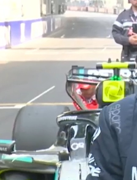 x_sidequest's tweet photo. Lewis checking for Nitro.. #F1 https://t.co/8oxLqjMgJb