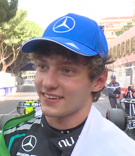 EstagiariodaF1's tweet photo. PILOTOS QUE JÁ FIZERAM GRAND CHELEM EM MÔNACO (pole, vitória de ponta a ponta e volta mais rápida)

1. Juan Manuel Fangio (1950)

2. Jackie Stewart (1971)

3. Ayrton Senna (1990)

4. Michael Schumacher (1994)

5. Mika Häkkinen (1998)

6. Andrea Kimi Antonelli (2026) https://t.co/JcF032y293