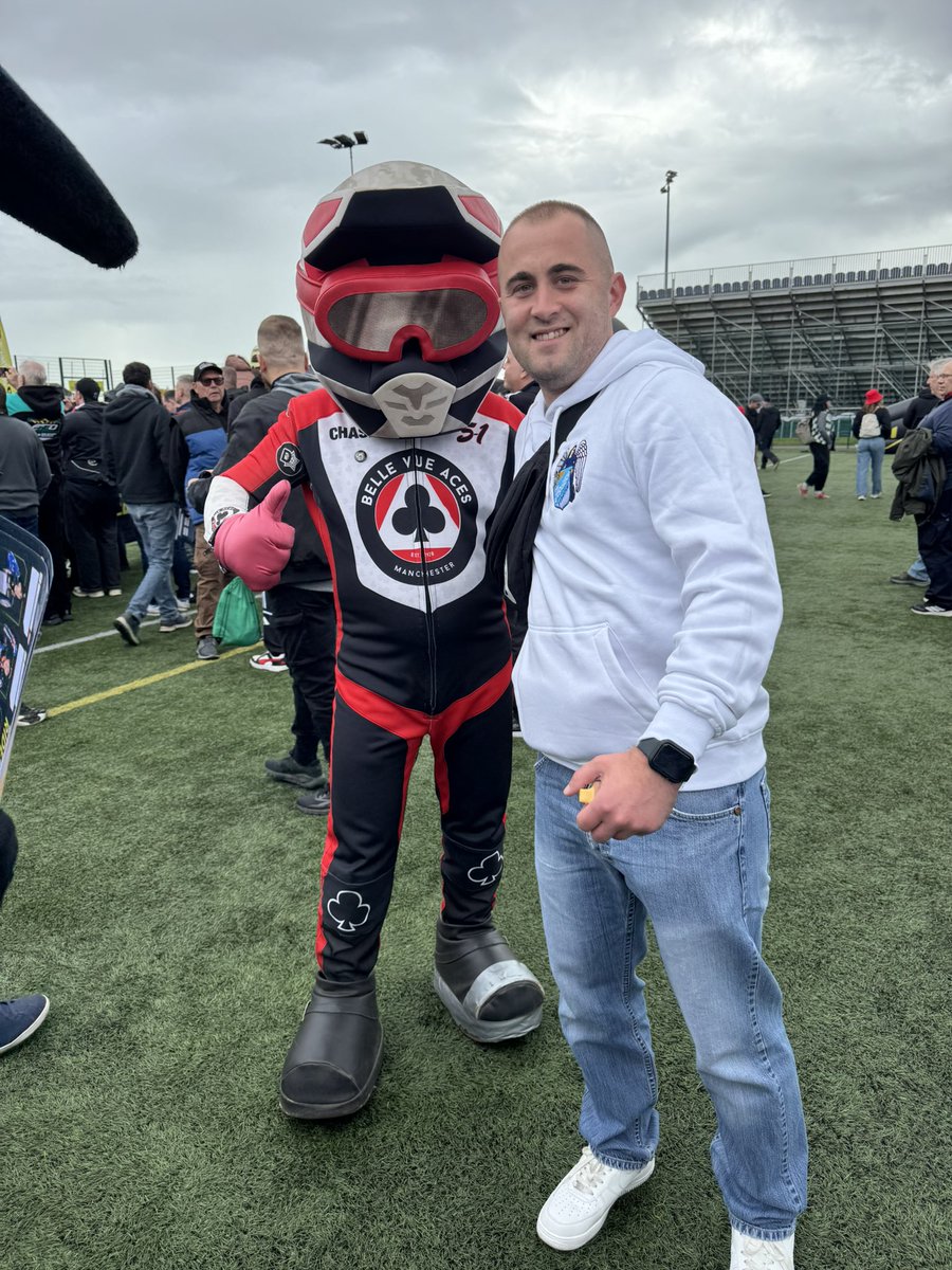 mateuuusz2's tweet photo. Some day at #ManchesterSGP in the fanzone 🤩 https://t.co/9g5J7RoIcu