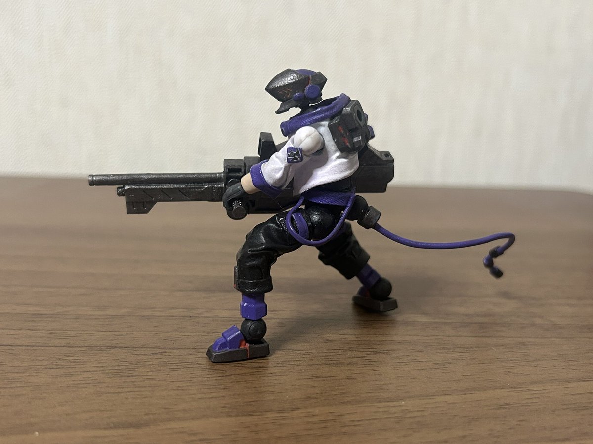 hR9Nt2CdBKDq7w8's tweet photo. #ヘキサギア
#ヘキサギアAT
#チューナー部門投稿
オルタナティブ名 :フィロル・キーン

作品説明 :ナガレの傭兵、兼作者近影、又はアバター
自分の持ち得る限りを尽くして服を着せました、ヘッドはYasuさん特性3Dプリンタ性
武器は大型ライフルと右腕内蔵型レーザーブレード、好きを詰め込みました https://t.co/cIH6k323uI