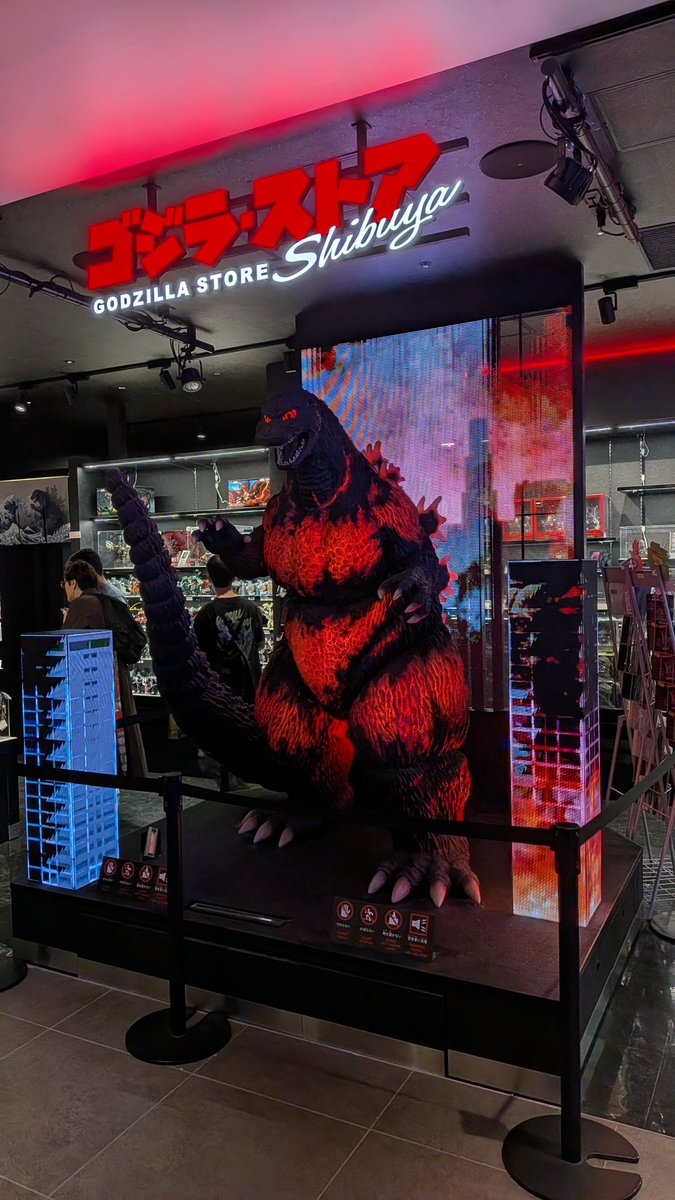 kei1202k's tweet photo. SIRUP見に行って良かったのだ😊
ゴジラストアにずっと居たかったのに、連れが許してくれなかったのだ😢 https://t.co/aNRDwZfXbT