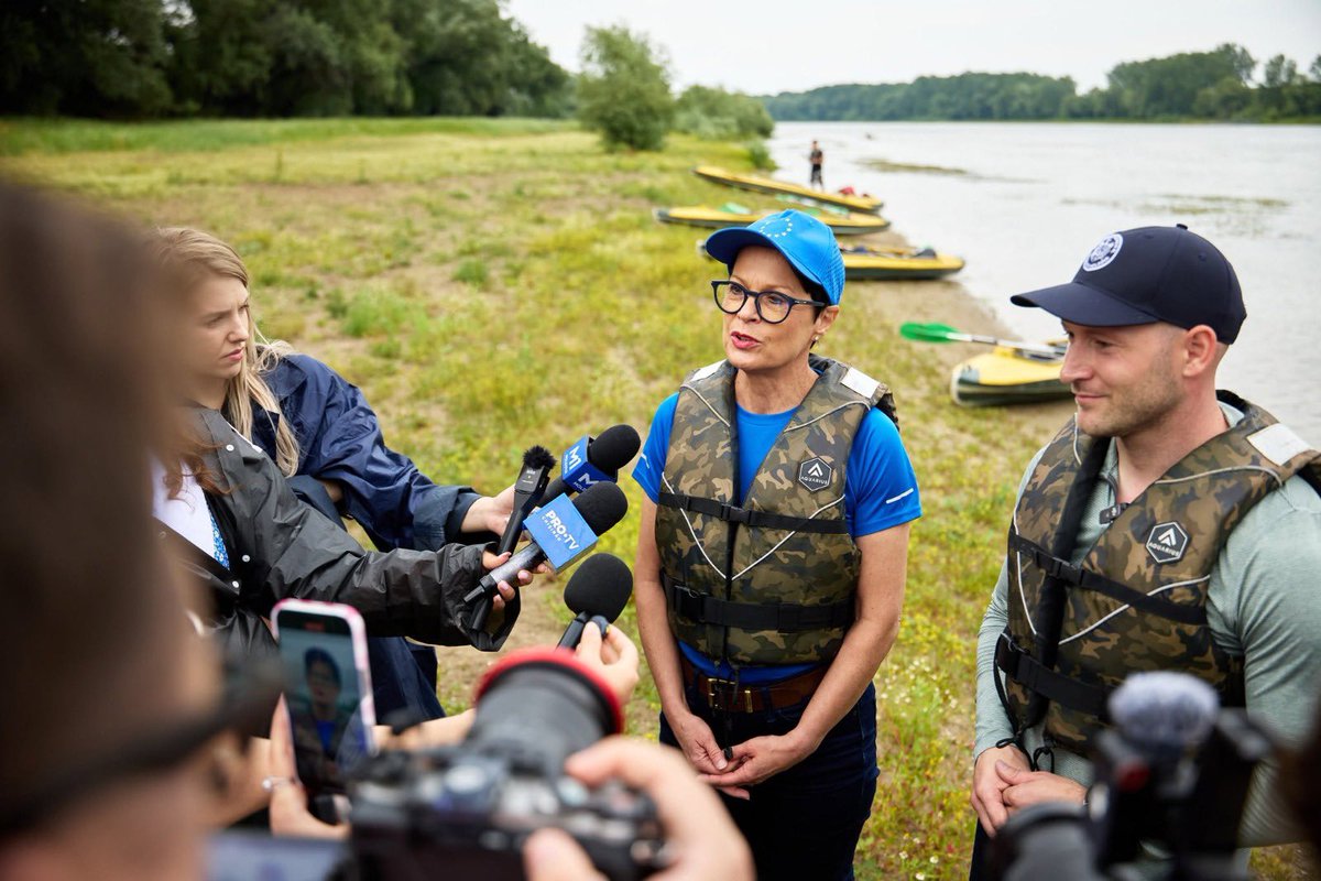 MDAmbEU's tweet photo. As already a tradition, for every visit to 🇲🇩, Commissioner @MartaKosEU dedicates time to discover the country &amp; its people. 

Together with Minister of Environment @GheorgheHajder went kayaking on Nistru River, visited cherry orchid “Cojocaru” &amp; went to „Marta &amp; Maria” monastery https://t.co/pkxSL8KaEV