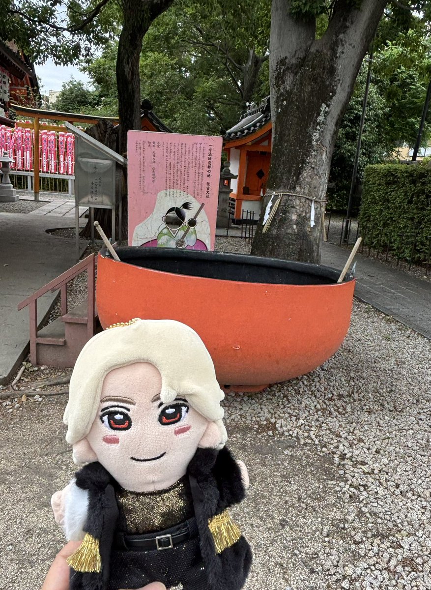 junka_junjun's tweet photo. ARMYの同僚ちゃんと大阪で推し活🎶
まずは住吉大社へ。
住吉さんのパワーストーン五大力守。お守り袋は迷わず黄色を選択💛同僚ちゃんに｢これもメンカラ選ぶんや（笑）｣って言われたけど、そーゆう彼女もちゃんと紫を選んでた😁
あとはおもかる石占いをして、Aぇが行ってた一寸法師のお椀を見に(*´ `) https://t.co/boeBdAZfgF