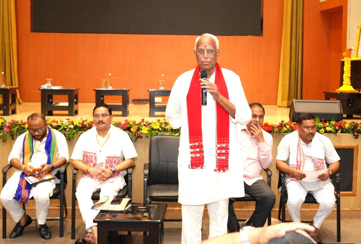 DilipSaikia4Bjp's tweet photo. Participated in a meeting with the District Presidents, General Secretaries and trainers of @BJP4Assam. 

Discussed upcoming organisational programmes thoroughly. 

📍 Atal Bihari Vajpayee Bhavan, Basistha, Guwahati. https://t.co/PGDhi7F5BC