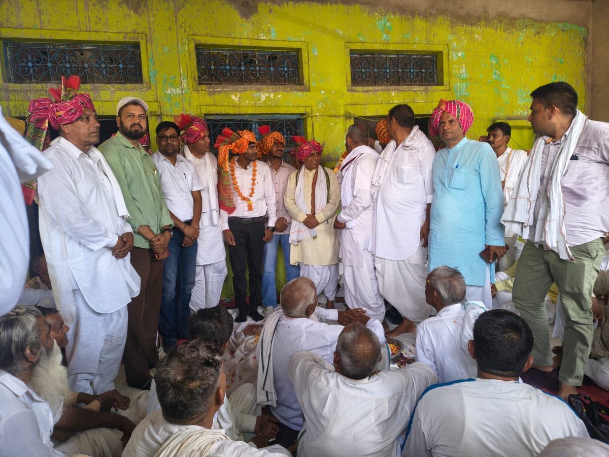 Sanjaykumar_inc's tweet photo. आज बसेड़ी के ग्राम नहने का पुरा में अंधड़ प्रभावित परिवारों से मुलाकात कर शोक संवेदनाएं व्यक्त कीं। ग्राम बागथर में श्रीमद्भागवत कथा का श्रवण कर आशीर्वाद प्राप्त किया तथा RAS में चयनित युवा प्रतिभा हरवेंद्र सिंह गुर्जर जी के सम्मान समारोह में शामिल होकर शुभकामनाएं दीं। https://t.co/CNJ9URcrg8