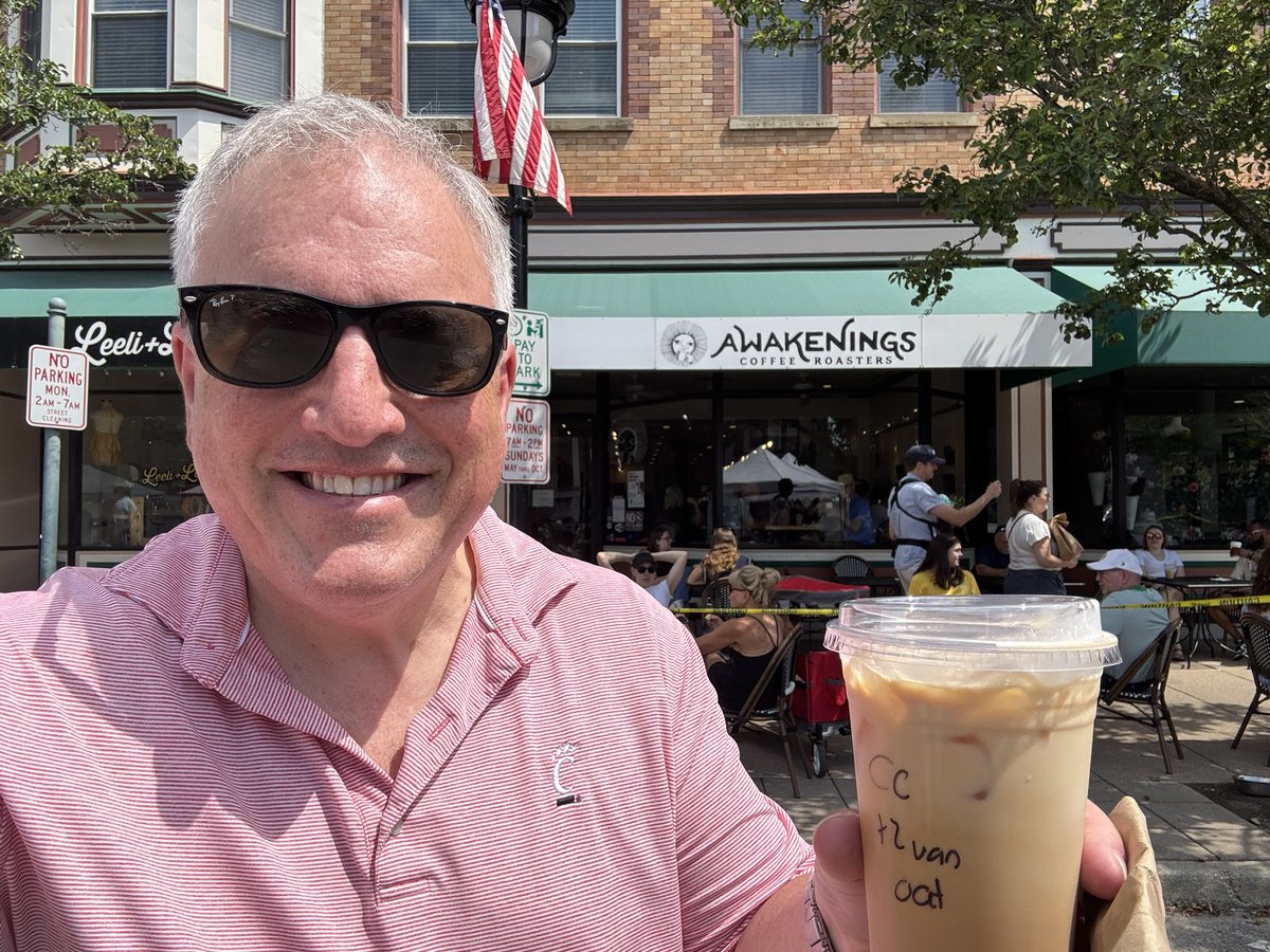 cincygreghoodin's tweet photo. First stop this particular #sundayincincy is for an iced cafe caramel with vanilla at awakenings ‘cause you know. And a stroll through @HPFarmersMarket #cincyvibes #BearcatVibes #allforcincy #todoporcincy #sundayvibes #sundaymorning #eatcincy #cincyeats #dinelocal https://t.co/0eAiELy795