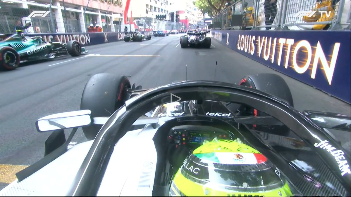 Kevxka_'s tweet photo. @JBL3K @ChrisMedlandF1 He's clearly out of position 😭😭 https://t.co/Gz06p0GADk