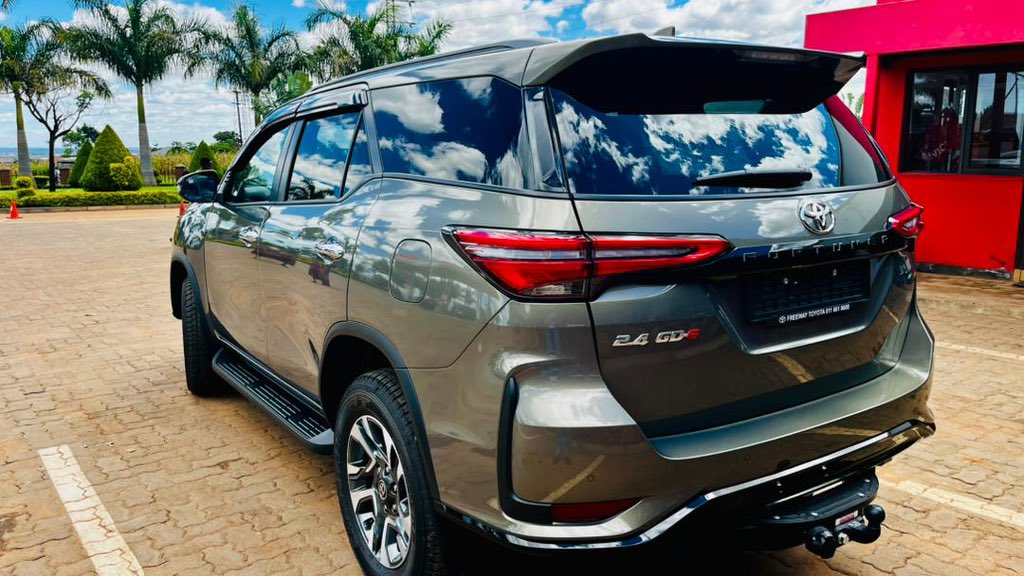 NoorishTech's tweet photo. 🚘 TOYOTA FORTUNER 2026 🚘

✅ Unregistered
✅ 2026 Model
✅ 2.4L Diesel Engine
✅ Automatic Transmission
✅ Duty Paid
✅ Ex RSA
✅ Excellent Condition
✅ Original 161 km Mileage

💰 MK265 Million (Negotiable)
📍 Lilongwe https://t.co/aKo4bT20ik