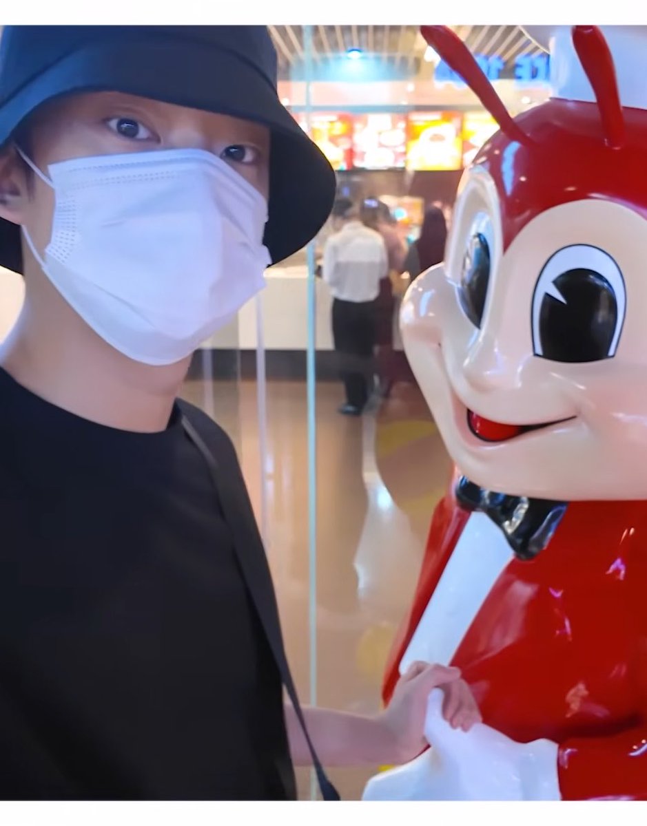 fallforcnu's tweet photo. the way gongchan held onto jollibee's thumb 😆 https://t.co/ifQwWKGsKc