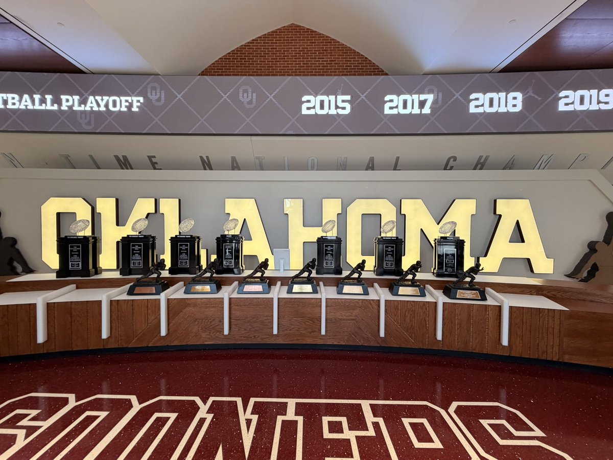 NickM6013's tweet photo. Thank you @OU_Football for the great competition and work at Camp! Thank you @OU_CoachB @_ClaytonWoods @CoachVenables and the entire Oklahoma staff for the great camp day! 

Thank you @_ClaytonWoods for the facility tour after camp as well!

@Coachcliff904 @SixZeroAcademy @VistaGridiron 

#DungeonFamily #BoomerSooner