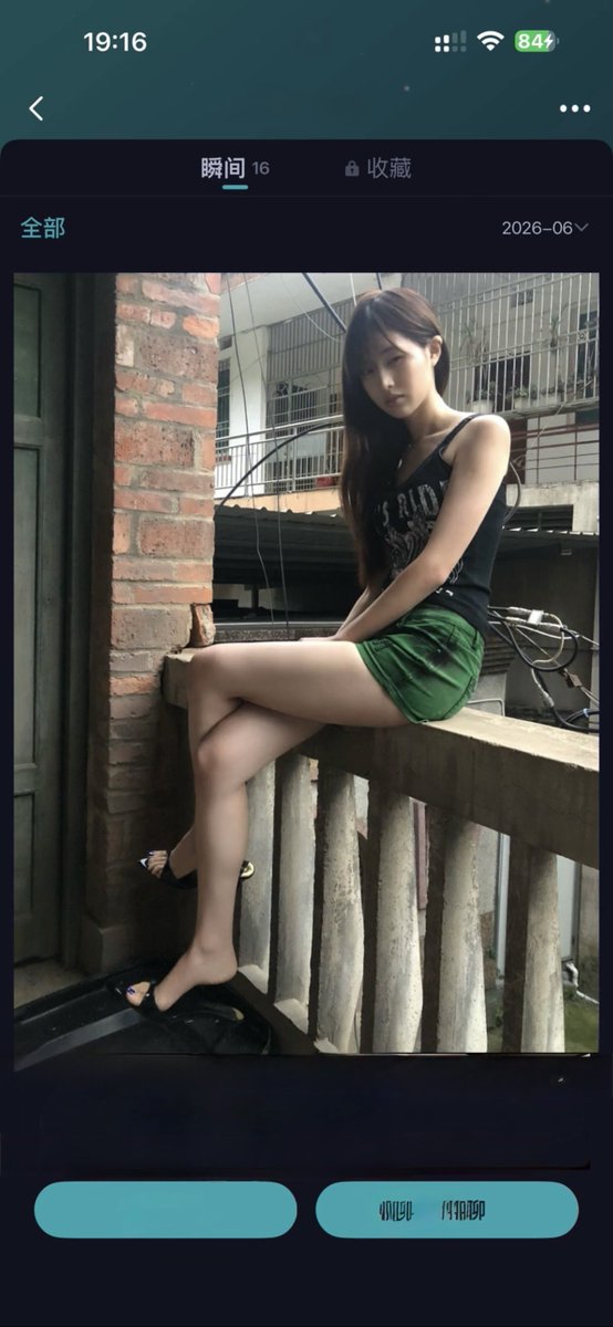 Mugou249733's tweet photo. 在Soul聊天时，别总当好人，偶尔当刺头反而更吸引人。
她说“我最近压力好大”，你试试回：“压力大就该放纵一下啊，比如周末跟我去吃一家超辣的火锅，辣到哭出来那种，哭完我们再慢慢聊。”
带点强势又好玩的建议，反而比一味附和更让人上头。
Soul上很多女生其实喜欢有主见、会带节奏的男生，而不是只会说“加油”“别难过”的备胎。
人设核心是做一个有态度、会调侃的男人。
注意分寸，刺头要刺得可爱，别伤人。
Soul聊天技巧里，这种反差调侃能快速拉近距离，让聊天不那么正经死板。
试试在合适时机来点小刺，你会发现她的回复更有趣。#soul记录 #反差