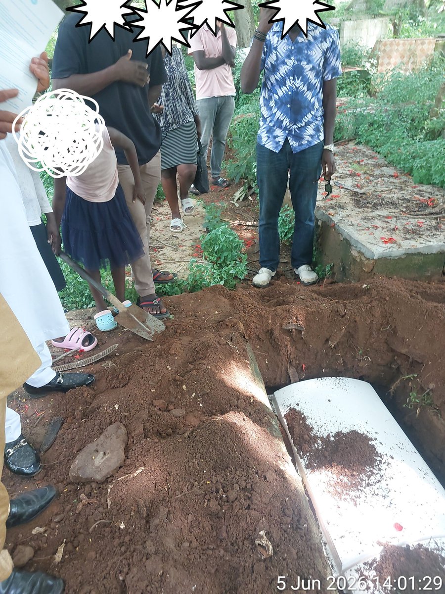 BlackWaters20's tweet photo. People, can you help me get this guy out of hiding? He k!lled my brother. My brother's wife is pregnant, expecting delivery anytime from now. That's his first daughter paying her last respect. 🪦💔. https://t.co/98f3LA3Uqz