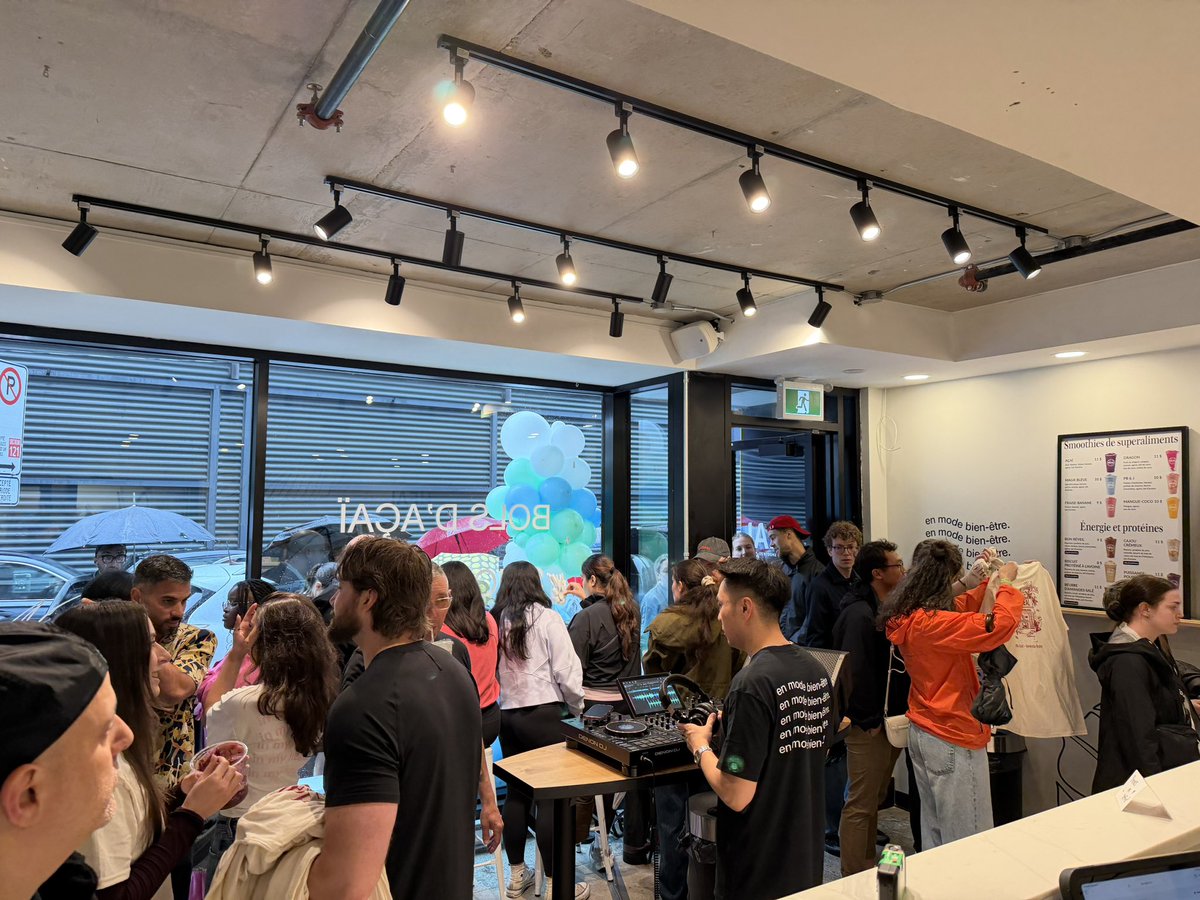 extremesb's tweet photo. Montreal…Thank You!!!! On my way to the airport now and very thankful for the time with our team this weekend. @itshealwellness #Heal $HBFG $HBFGF $HBFG.C 🩷🩷

#Quebec #QSR @happybellyfg $QSR $QSR.TO $BROS $WING $SBUX $CAVA $CMG $FFH $DOL.TO $SHOP #MTY $MTY.TO https://t.co/ZHSioT0oB9