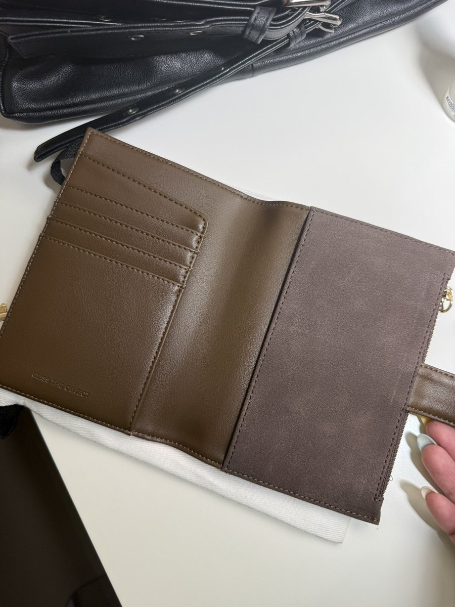 pptchjh's tweet photo. ส่งต่อ passport holder ของ glisstheobject ค่า ใช้งาน 1 ครั้งค้าบ ส่งต่อ 600 ส่งฟรี #ส่งต่อเคส #ส่งต่อเคสไอโฟน #เคสไอโฟน #เคสไอโฟน11 #thelocalcollective #ส่งต่อเคสไอโฟน11 #เคสไอโฟน16pro #crossculture #daddyandthemuscleacademy #passportholder #glisstheobject https://t.co/PdmcBCc55k