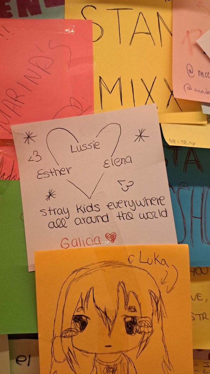 _miriamdc_'s tweet photo. Esther y yo nos empezamos a seguir un día random en tikok, unos meses después nos hicimos mutis en Twitter, luego por pura casualidad acabamos en el mismo grupo de WhatsApp y ayer fui a kult y la primera notita que vi fue esta. Yo lo llamo destino @sther_whatever https://t.co/WzyBL232BL
