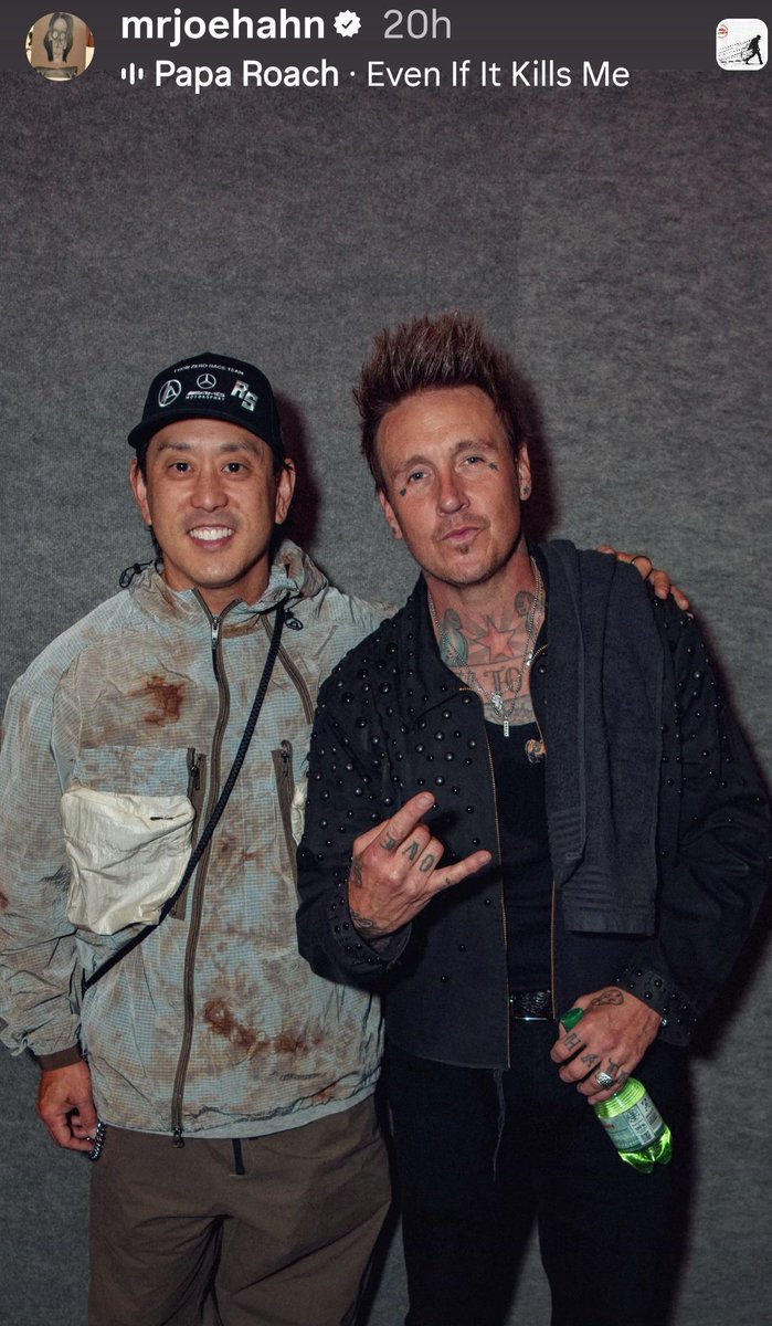 spongebrooke182's tweet photo. I had to send Joe a quick message bc watching the Papa Roach/Linkin Park headlining on stream gave me flashbacks to when I saw both bands for the first time in 2001 at a summer fest.
Happy memories. https://t.co/E3Ktrr9jGV