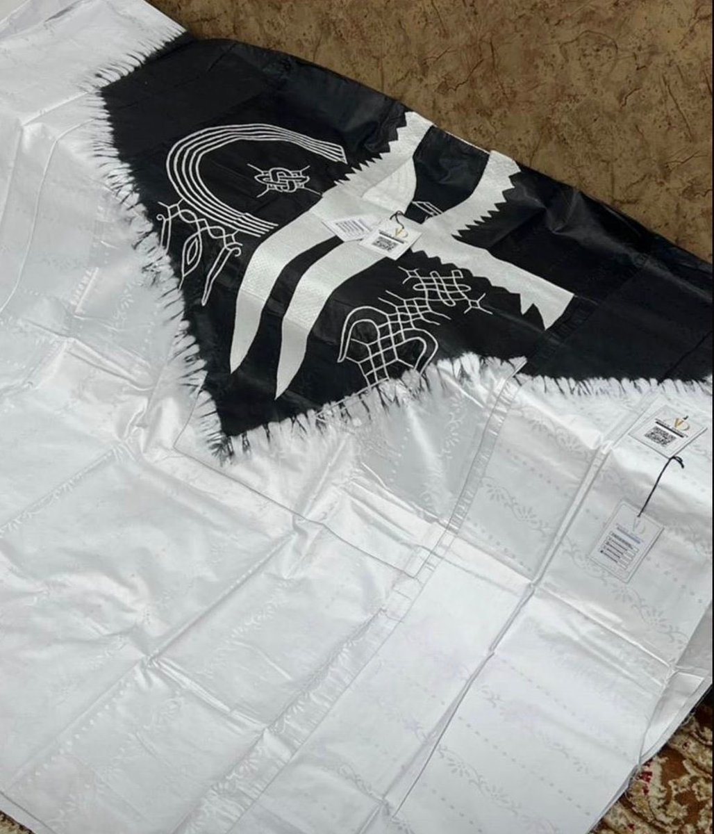 abdoulllmuhd's tweet photo. Black &amp; White Wagambari🔥

Price : N50k (6 yards) https://t.co/ccjN1TWL0b