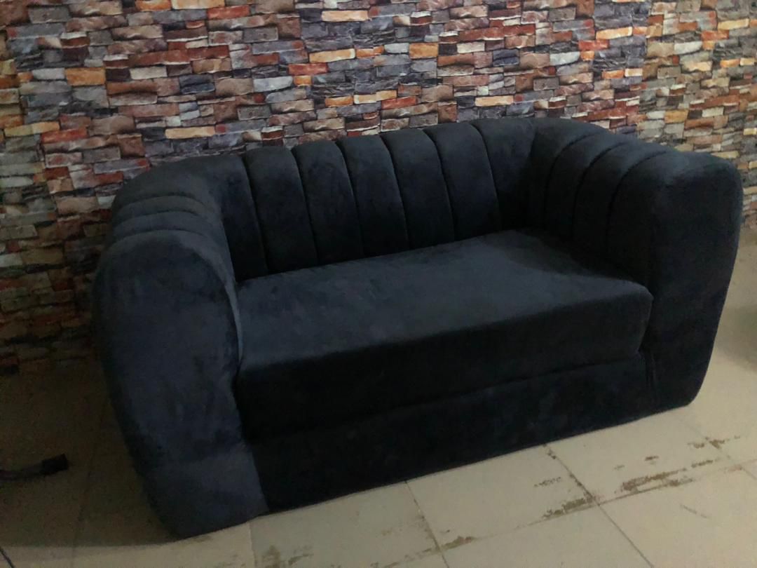 DeclutterbyGugu's tweet photo. ITEM: Neatly used 2seater Sofa 

PRICE:  50k

LOCATION: Alogi, Abeokuta.

DEFECT:NONE https://t.co/FvYNhc4Ne4