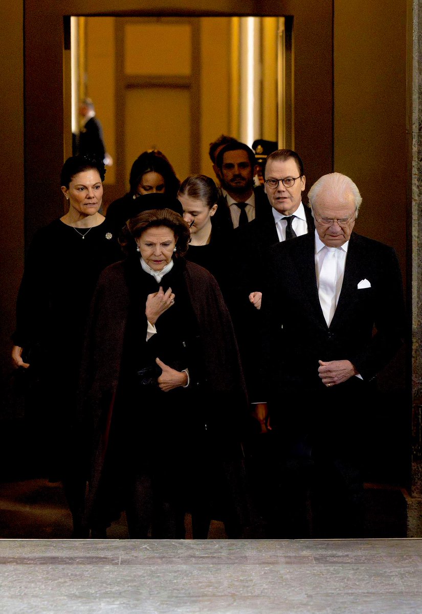 royalchildren_'s tweet photo. #KingCarlGustaf #QueenSilvia #CrownPrincessVictoria #PrinceDaniel #PrincessEstelle and #PrinceCarlPhilip of Sweden attend the funeral of Princess Désirée of Sweden, Baroness Silfverschiold, at The Royal Chapel, inside The Royal Palace in Stockholm, Sweden ⚰️ -February 19th 2026. https://t.co/nS1MT2a5KT