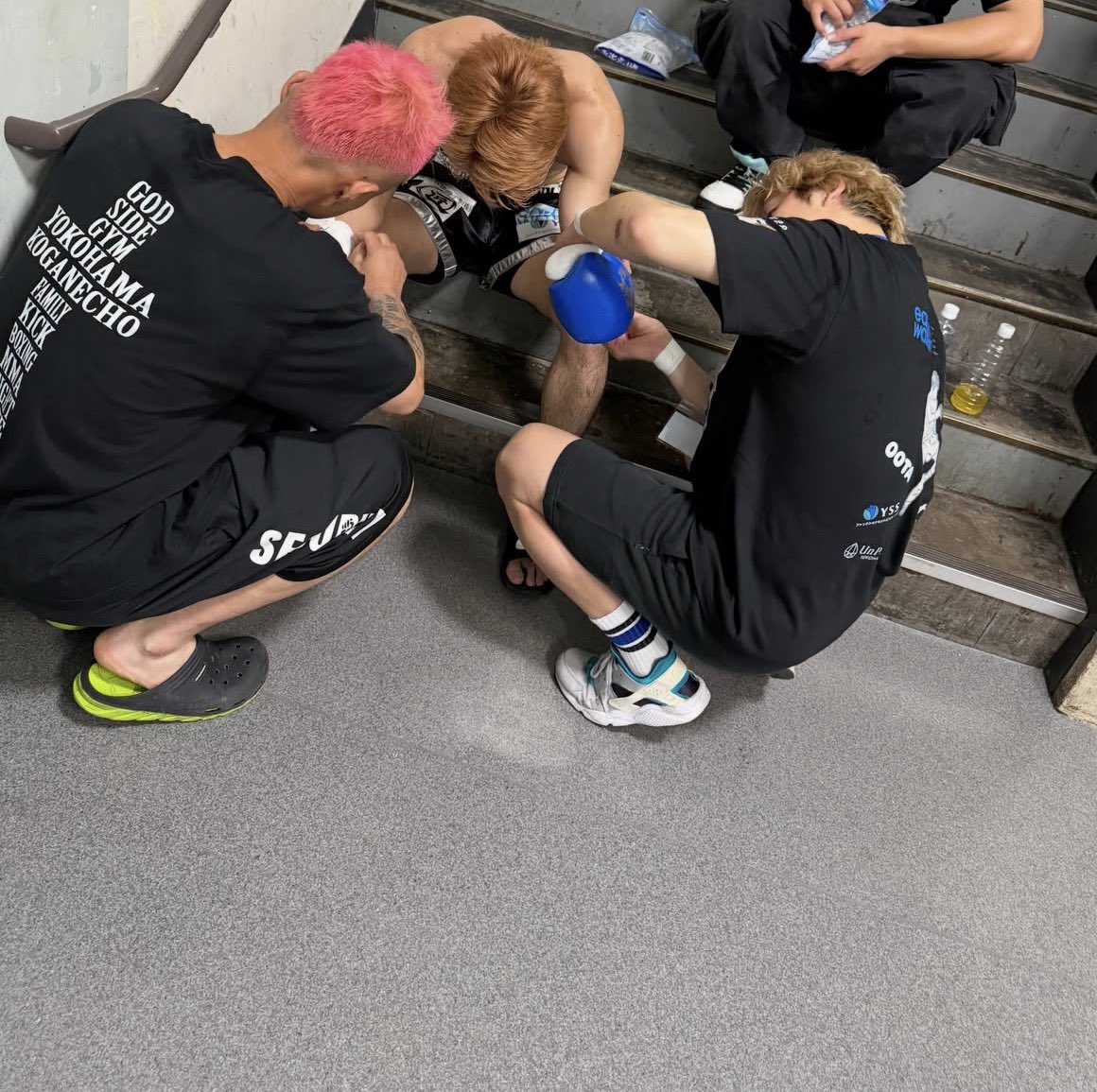 Yuki_pon63's tweet photo. #ゴットサイドジム 所属！
元 #はまっこムエタイジム の先輩達の試合のセコンドでした‼️

格闘技の世界はどんなに必死に頑張ろうと勝ち負けしかない残酷な世界。
結果はそれぞれだったけど、ただ一つ

頑張ってる人はみんなカッコいいってことよ👍

#飯伏プロレス研究所
#全日本キックボクシング協会 https://t.co/geEahkgVik