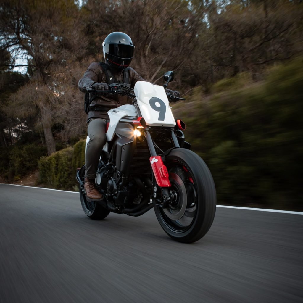 ESFlatTrack's tweet photo. The kit is only valid for the models from 2017 to 2020. The BOTT XR9 kit allows any customer to convert a Yamaha XSR900, MT 09 or Tracer, in to a XR9 Carbona https://t.co/1beGYK1qoD