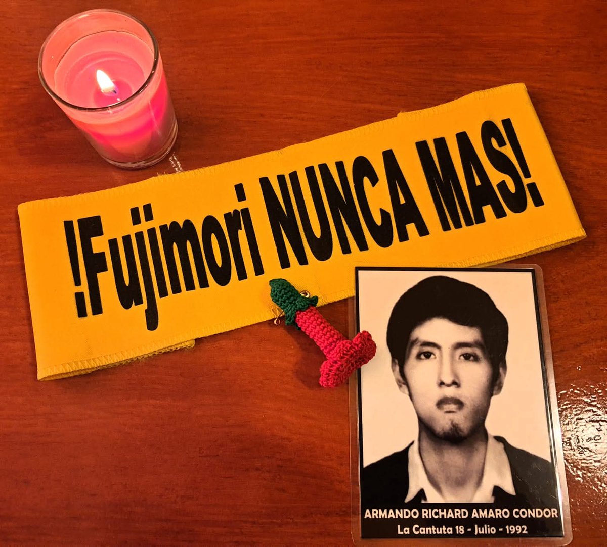 CaramaQantu's tweet photo. Con el voto también se lucha

Para familiares de víctimas de crímenes de Estado, el fujimorismo JAMÁS será una opción política. Nuestro voto SIEMPRE será de rechazo y en contra, con memoria.  

Por eso, Ni blanco ni viciado, me pongo el sombrero y marco JP. 

#FujimoriNuncaMás https://t.co/k0Yb0VPvmk