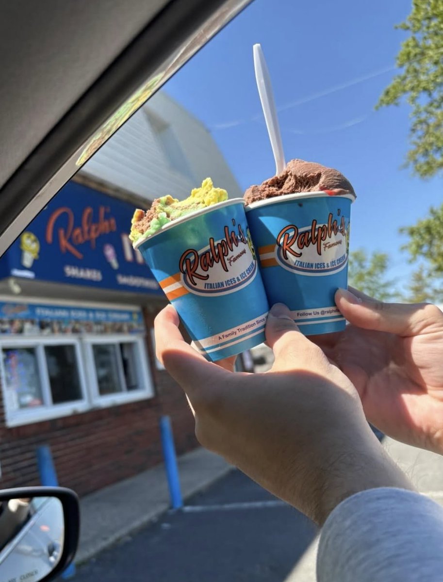 RalphsFamous's tweet photo. Phone always eats first on a Ralph's run!
@buddys.munching
.
.
.
#ralphsfamous #ralphsforlife #ralphsfamousitalianices #summerofralphs #jellyring #spumoni #scoopsup #foodiefav https://t.co/RbqMgfNeMD
