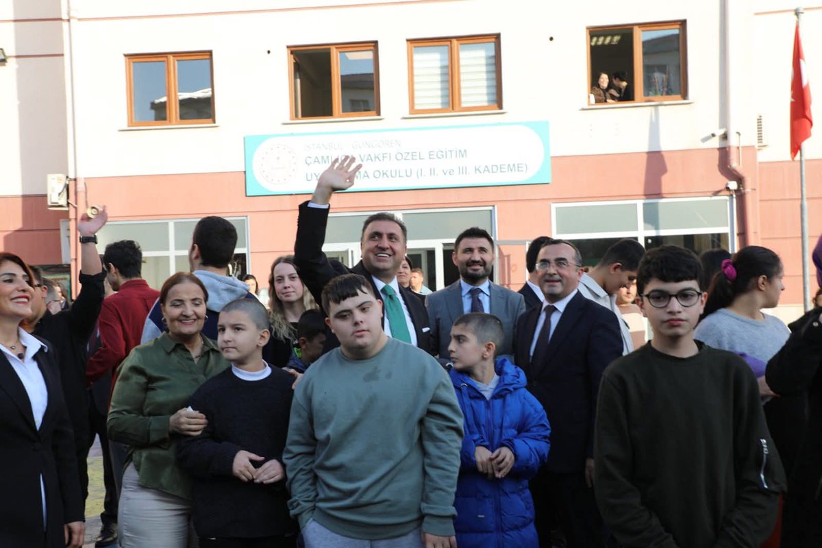 _ferhat_ozturk's tweet photo. Eğitime adanmış yılların birikimini, samimiyetini ve insan odaklı yaklaşımını her fırsatta hissettiğimiz Sn.@MucahitYentur ' e gönülden teşekkür ediyorum.
Öğrencilerimizin geleceği, öğretmenlerimizin emeğine, umut olan ve yol gösteren her adımın kıymetini biliyoruz.
@tcmeb https://t.co/Wtsx70mguP