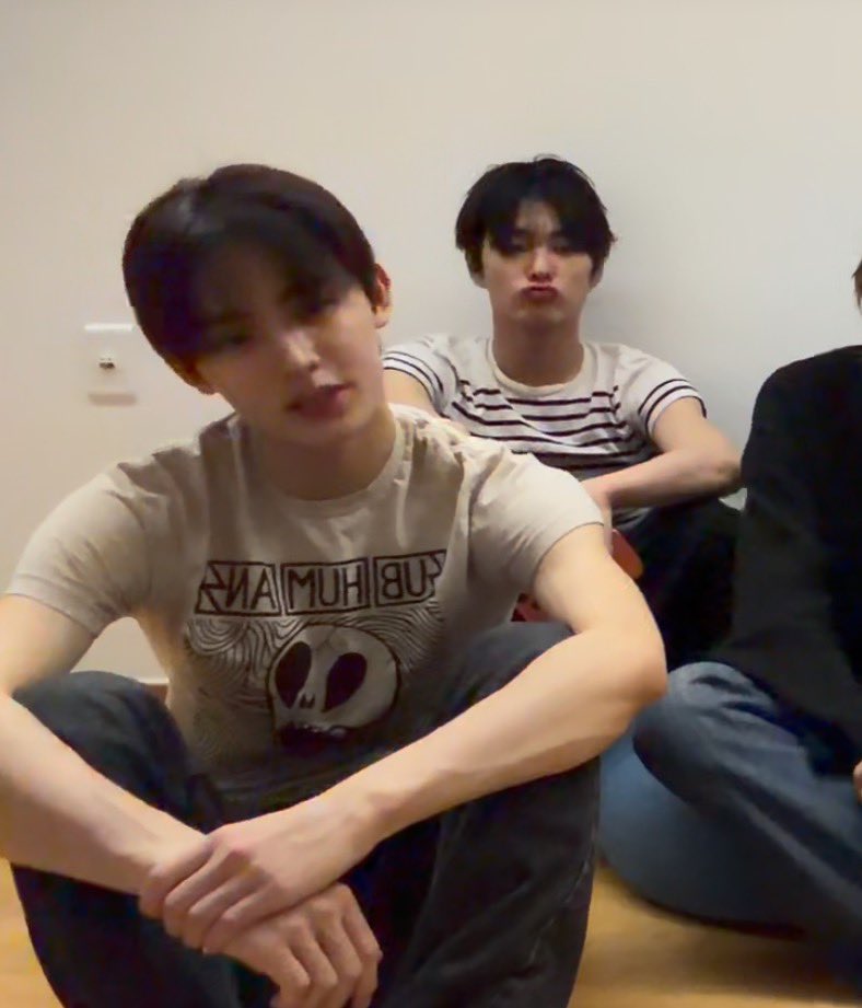 callmenooon's tweet photo. 입 이만큼 대빨 나왔는데 준식넴 진짜 어칼거임 https://t.co/CFfGZOPcyd
