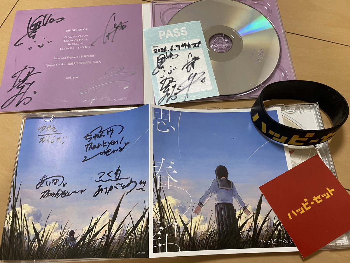 wata189's tweet photo. 盤購入
バンドメンバーが物販出てくれるのはほんとありがたいことだよなと思う
そういやAKAMONE観てたらハッピーセットのメンバーが観にきてましたね
AKAMONEの純太さんにコンビニ前でチラシ貰いました
写真印刷、間違えたみたいだけどコレいいよね
#RIPDISHONOR #ハッピーセット #AKAMONE https://t.co/NclAipo7fp