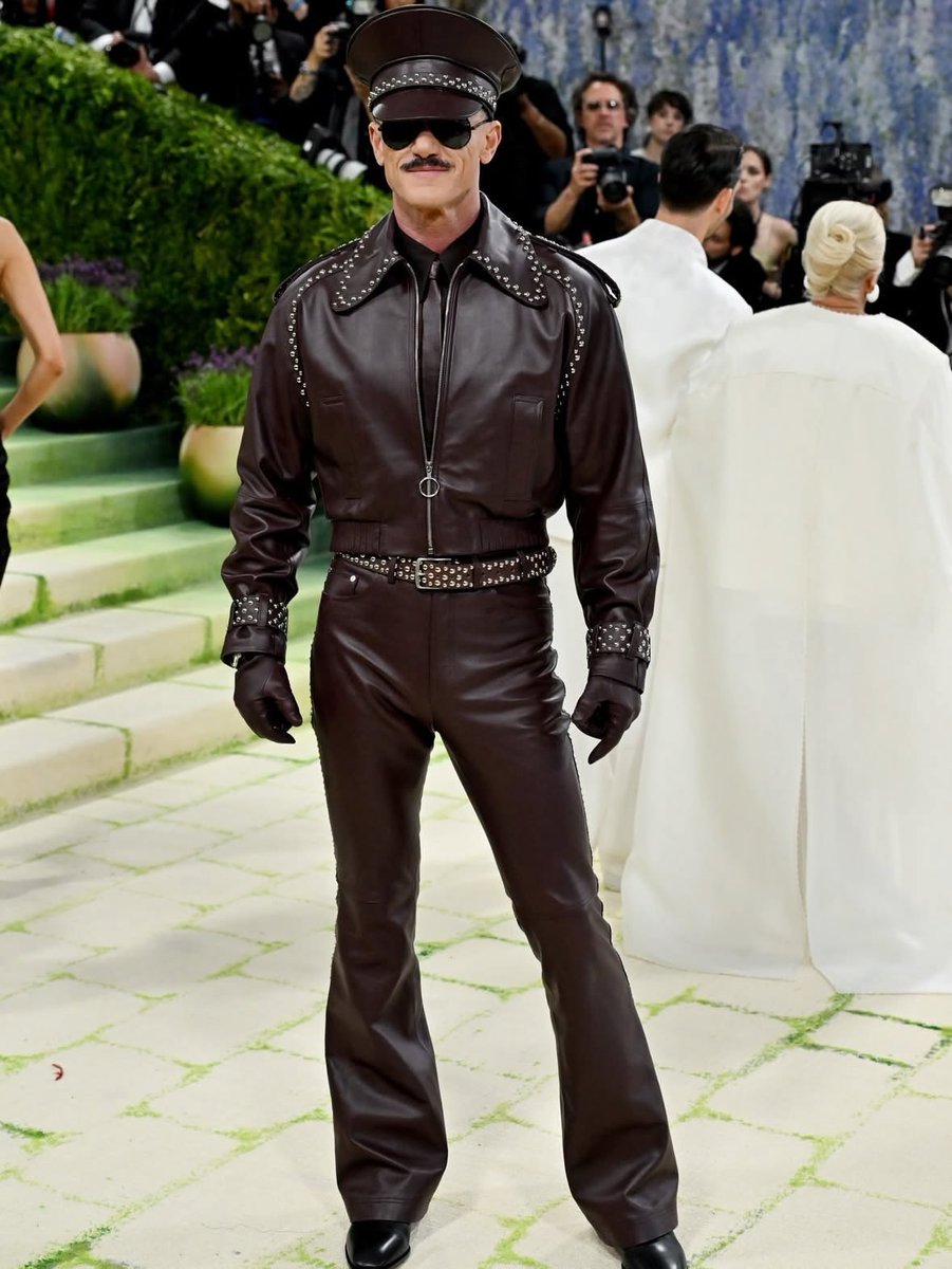 mariolcyrus's tweet photo. Luke Evans #brownleatherjacket #leatherjacket #jacket #brownjacket #fetish #leatherjacketfetish #leather #leathermen #leatherman #instagram #men #clothes #menclothes https://t.co/ChlyFjxSR1