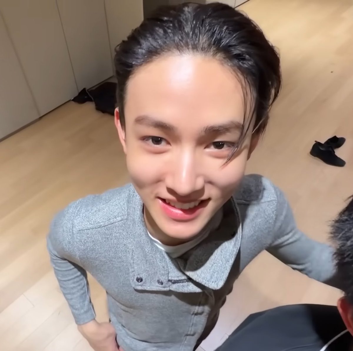 uuuuggggg's tweet photo. 난 종종 내가 2미터가 되는 꿈을 꿔,, https://t.co/mjsvMXQrFf