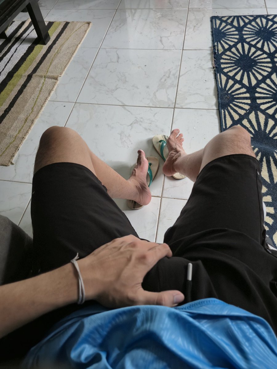 zaklobo's tweet photo. largadao na sala de casa só recebendo pix de aniversário de otario kk namoral https://t.co/u3W9tevVqv