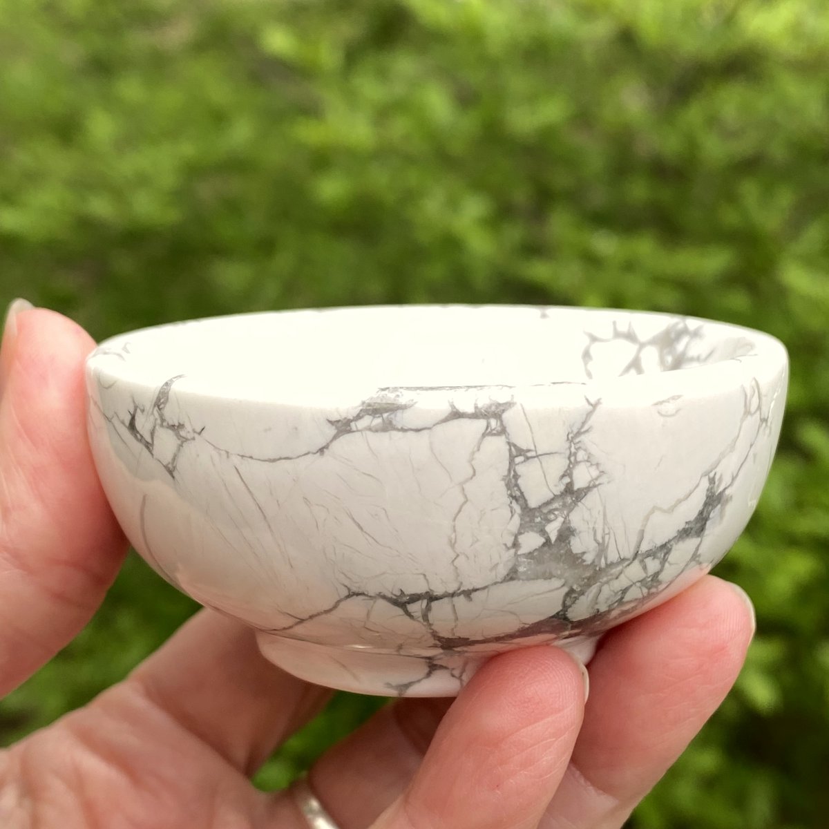 Spookymoonrocks's tweet photo. Spooky Moon Rocks Etsy Shop just added a couple of White Howlite Bowls...the photos show one such bowl!  

Stop by Etsy and shop our 28% off sale going on right now!

Our Website is celebrating Father's Day with 28% off as well!  

Find it: https://t.co/lE6XAtEuS6

Etsy Shop: https://t.co/9HG3LtfHsA

Website: https://t.co/TA4UTdUBfk

#spookymoonrocks #healingcrystals
#crystals #minerals #metaphysicalrockshop