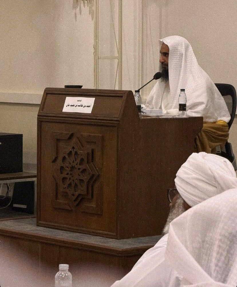 abusumama0092's tweet photo. نال فضيلة الشيخ أحمد بن طالب بن حميد حفظه الله درجة الدكتوراه بتقدير ممتاز مع مرتبة الشرف الأولى من جامعة الملك عبدالعزيز، 

نسأل الله أن يبارك لفضيلته في علمه وعمله، وأن ينفع به الإسلام والمسلمين، وعقبال أعلى المنازل والدرجات. https://t.co/Wu2FOyXBUr