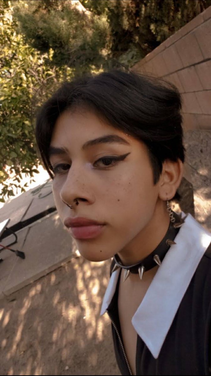 dallascrys's tweet photo. @alluringskull been contemplating but cannot commit. I need support, on the other side my androgyny will always be dear to me <3 https://t.co/ueIuCHeLrn